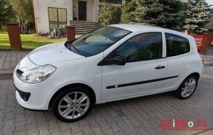 2008' Renault Clio photo #1