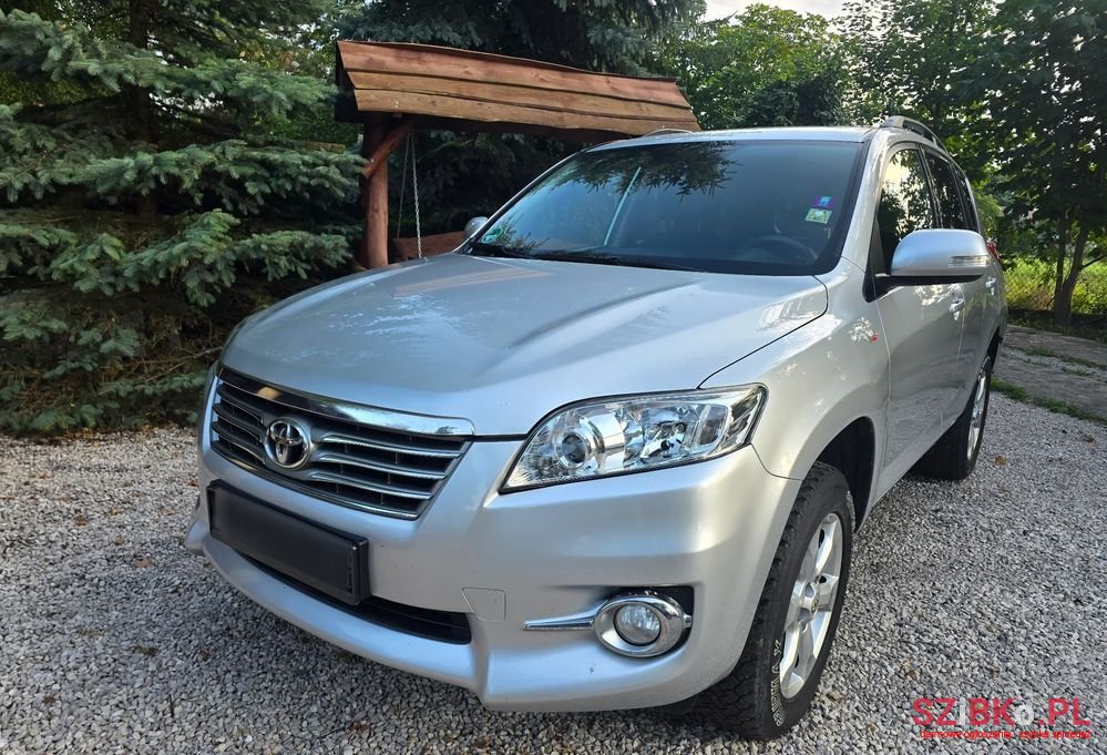 2011' Toyota RAV4 2.2 D-4D 4X4 Life photo #1