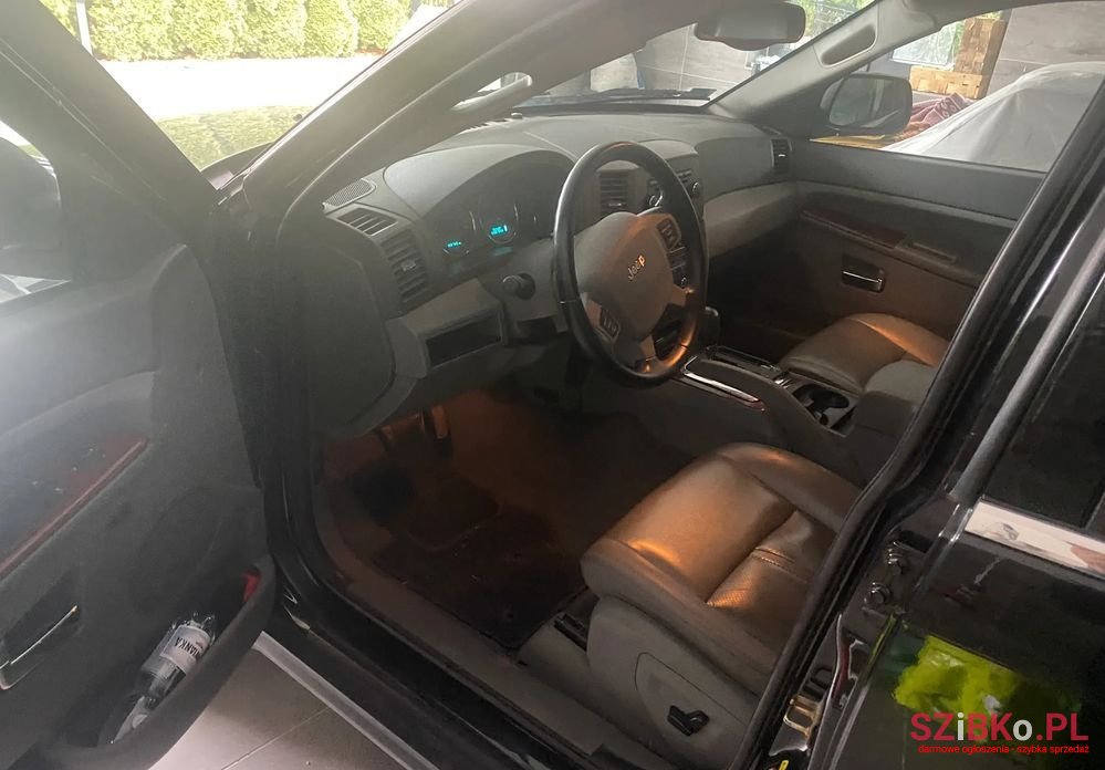 2005' Jeep Grand Cherokee photo #3