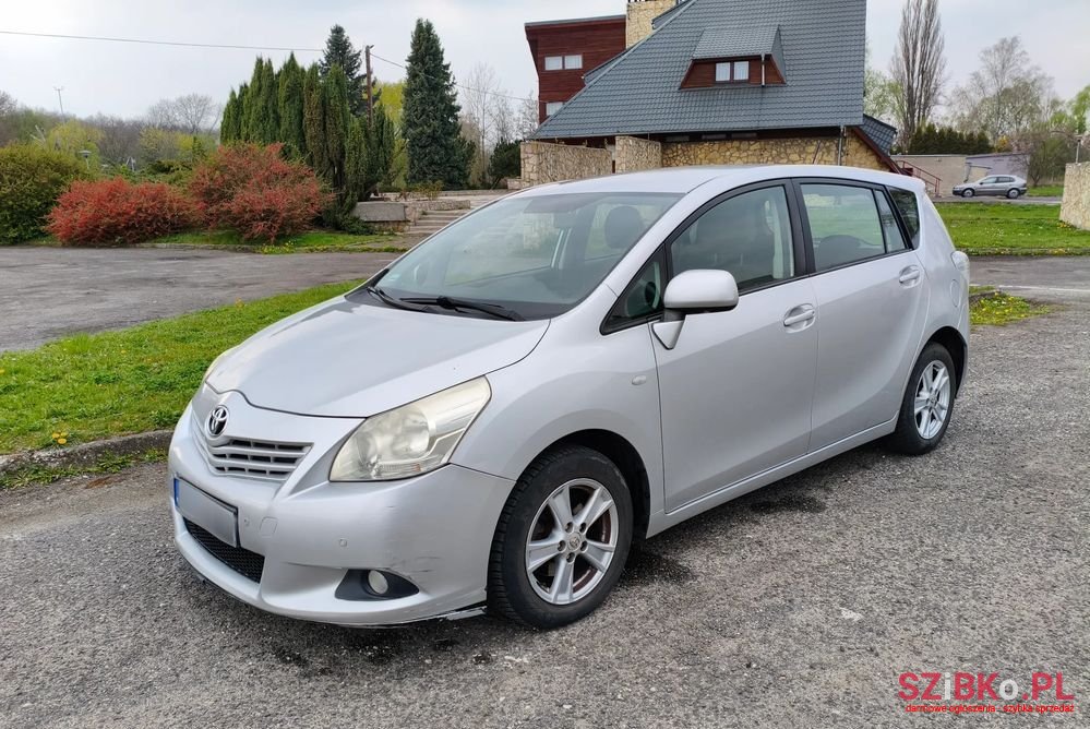 2010' Toyota Verso 2.0 D-4D photo #3