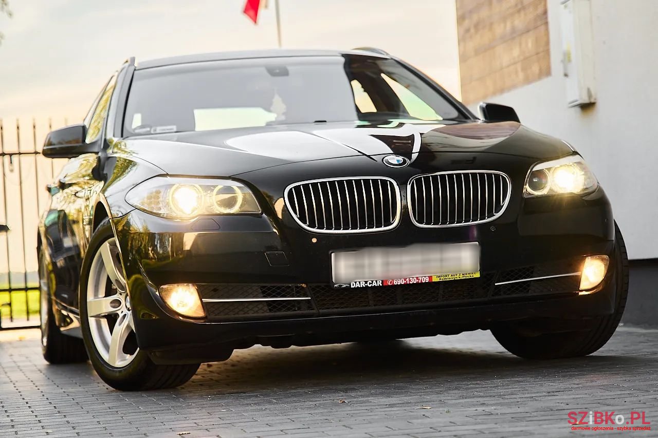 2010' BMW 5 Series photo #6