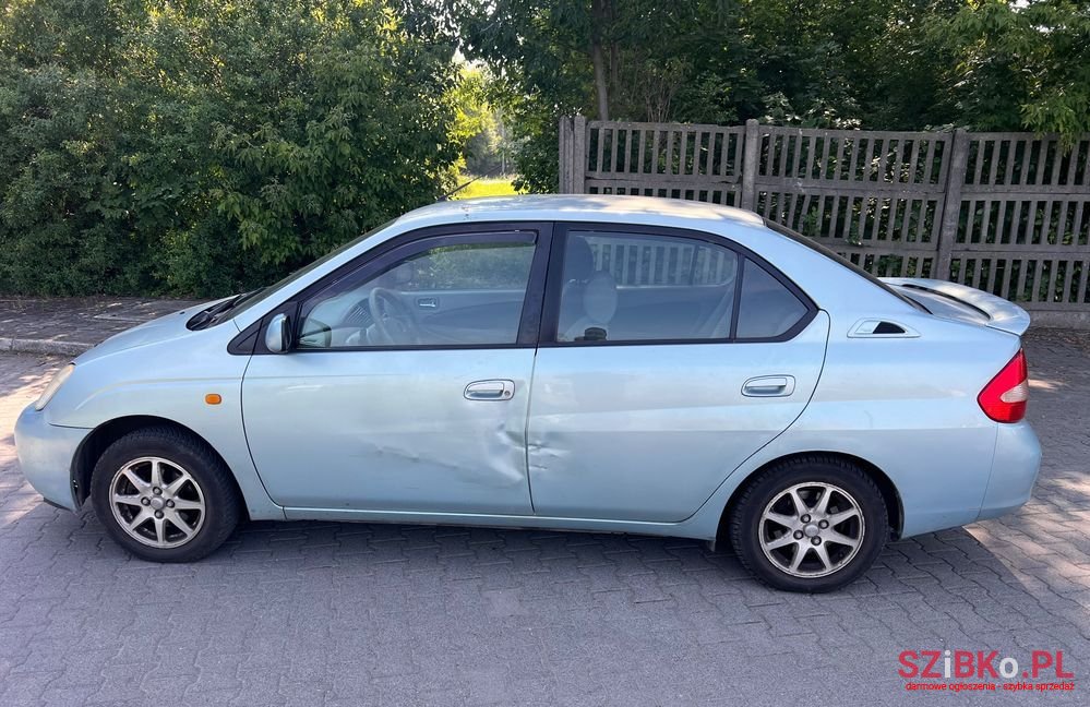 2000' Toyota Prius photo #3