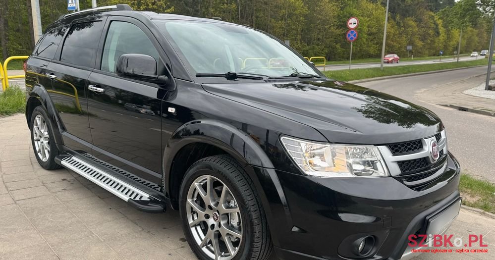 2014' Fiat Freemont photo #3