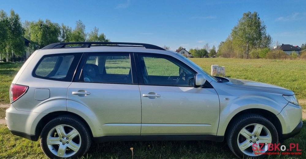 2010' Subaru Forester 2.0X Comfort photo #3