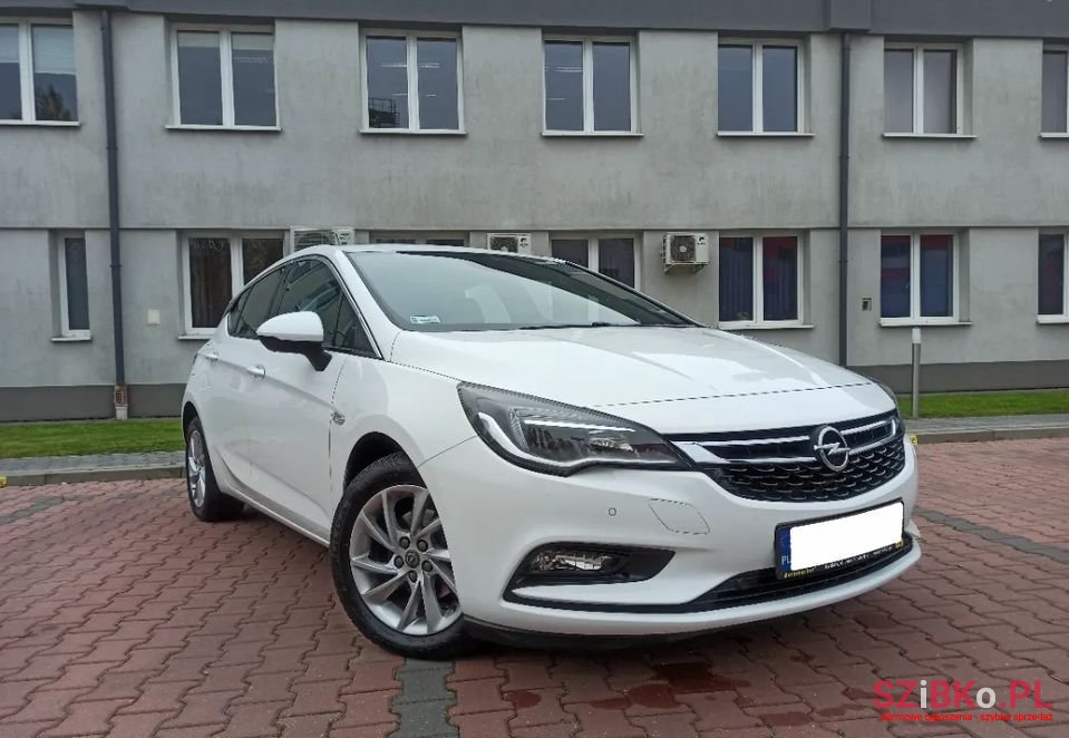 2018' Opel Astra photo #1