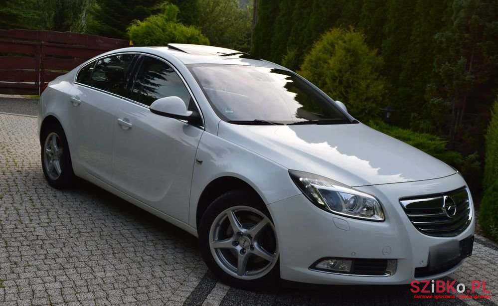 2009' Opel Insignia 2.0 T Cosmo 4X4 photo #2