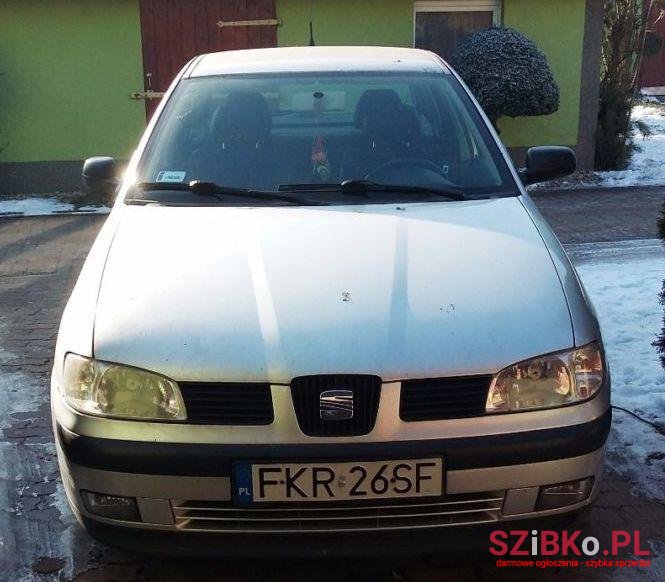 2001' SEAT Ibiza photo #2