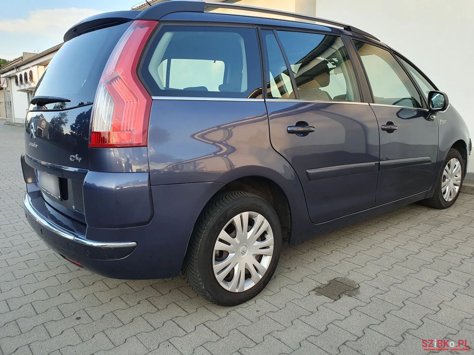 2010' Citroen C4 Grand Picasso photo #6