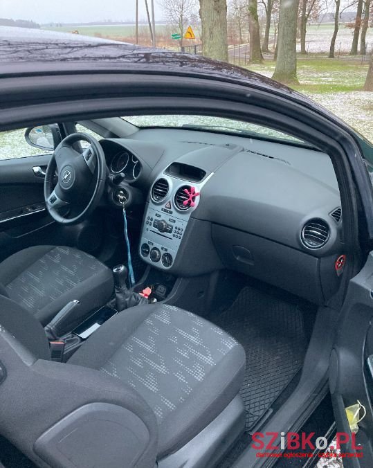 2011' Opel Corsa photo #4