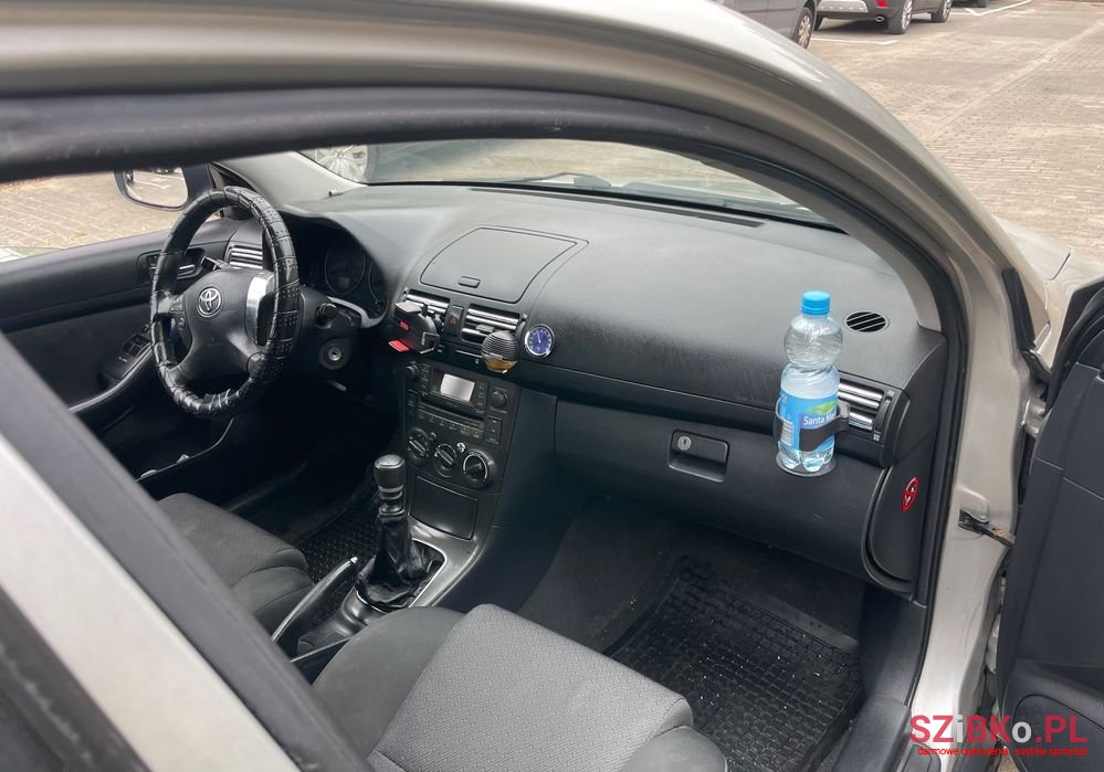 2008' Toyota Avensis photo #5