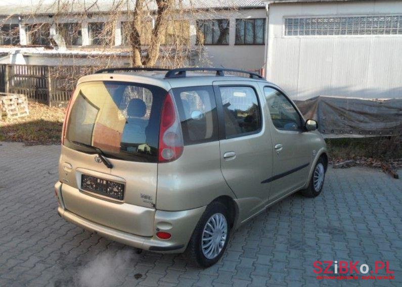 2001' Toyota Yaris photo #2
