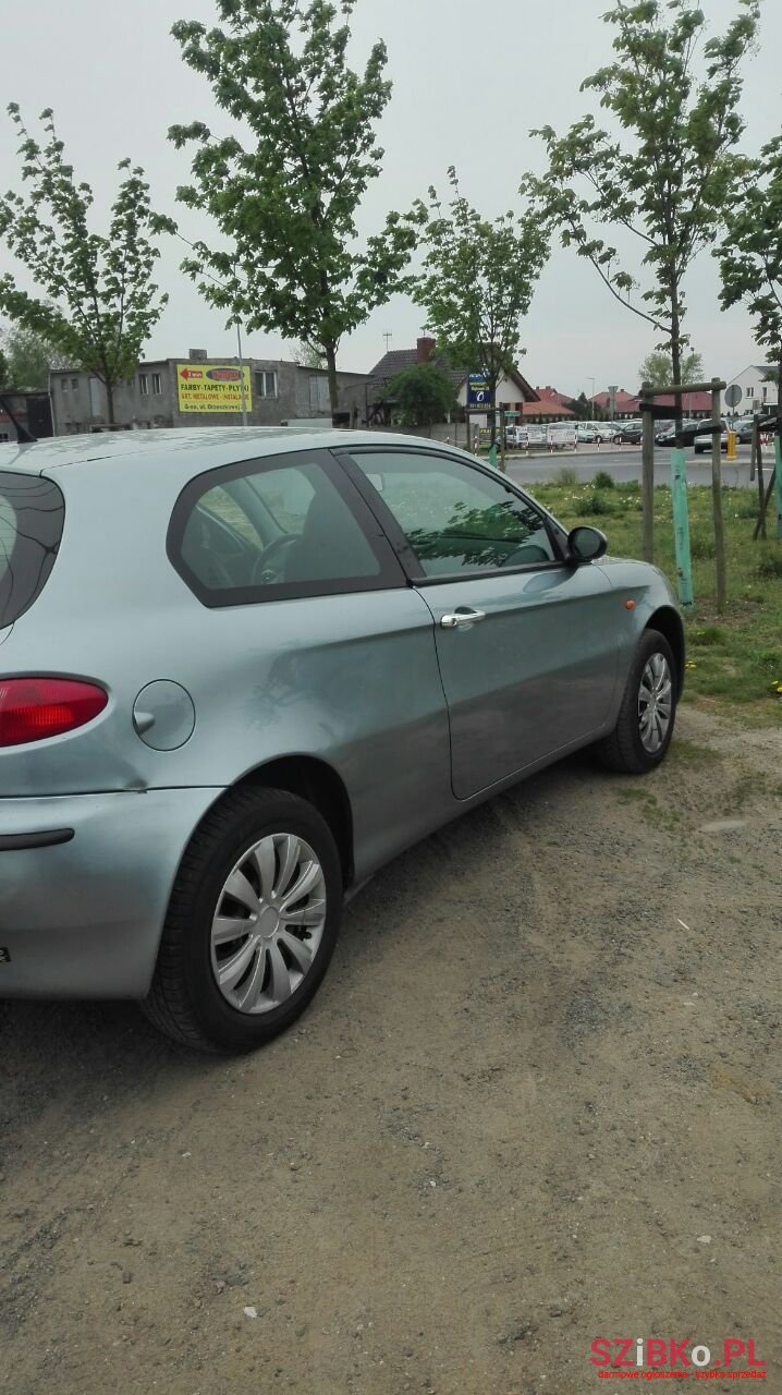 2001' Alfa Romeo 147 3 Door Sel photo #2