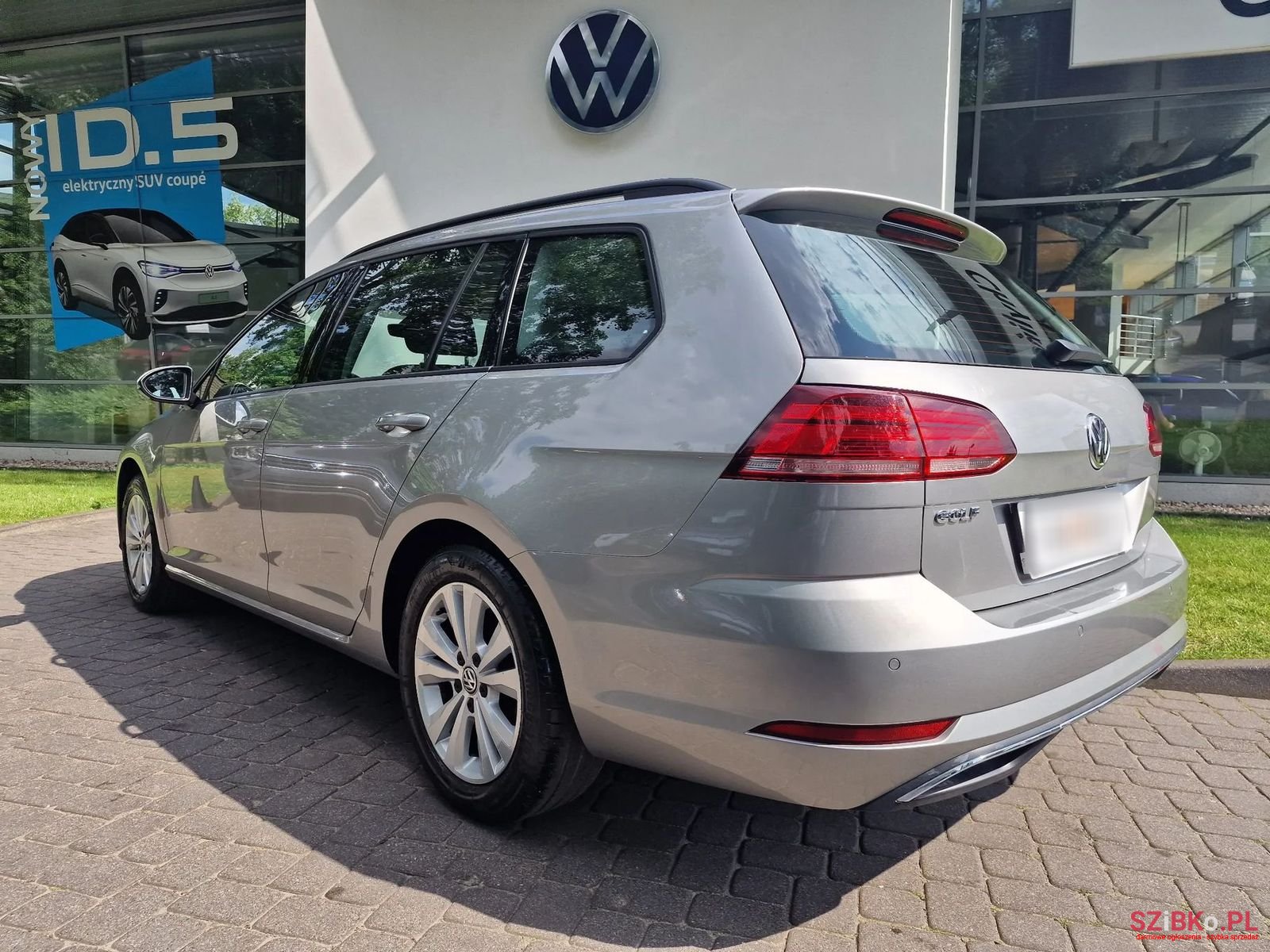 2018' Volkswagen Golf photo #4