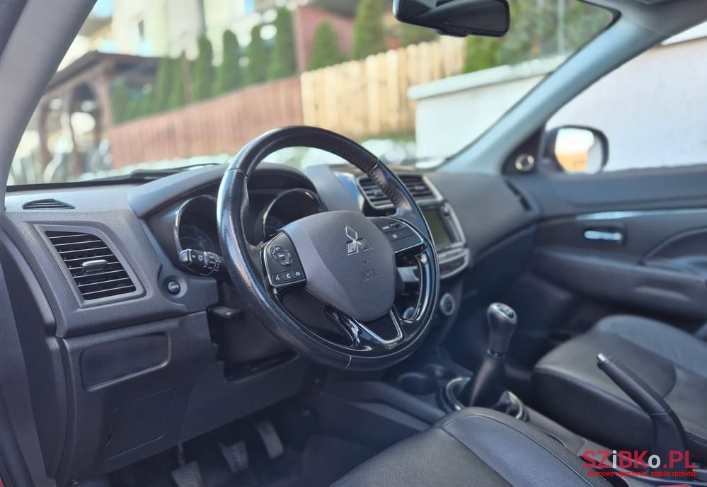 2015' Mitsubishi ASX photo #6