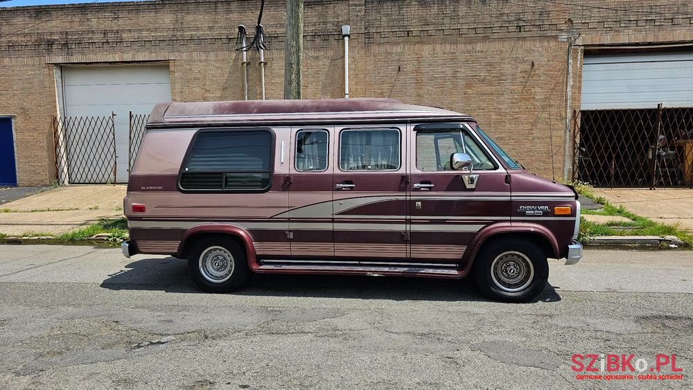 1992' Chevrolet G20 Gladiator photo #2