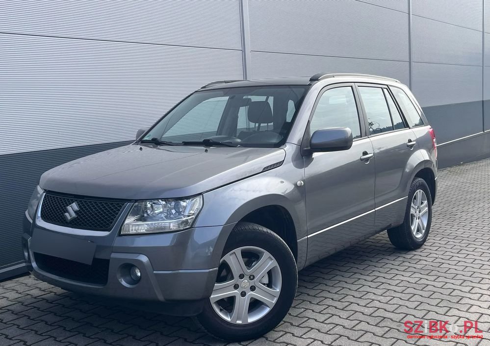 2009' Suzuki Grand Vitara 2.0 De Luxe photo #2