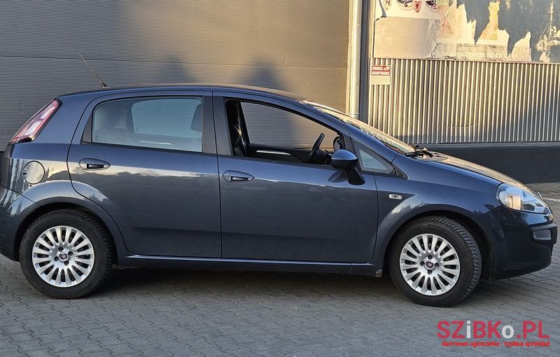 2010' Fiat Punto Evo photo #5