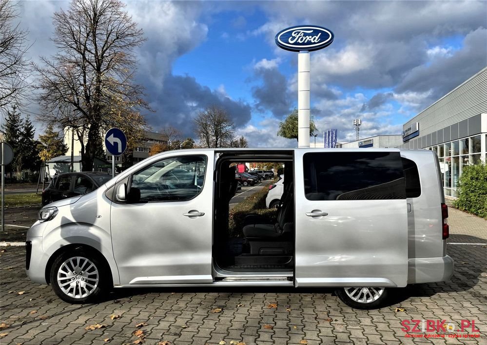 2018' Peugeot Traveller photo #3