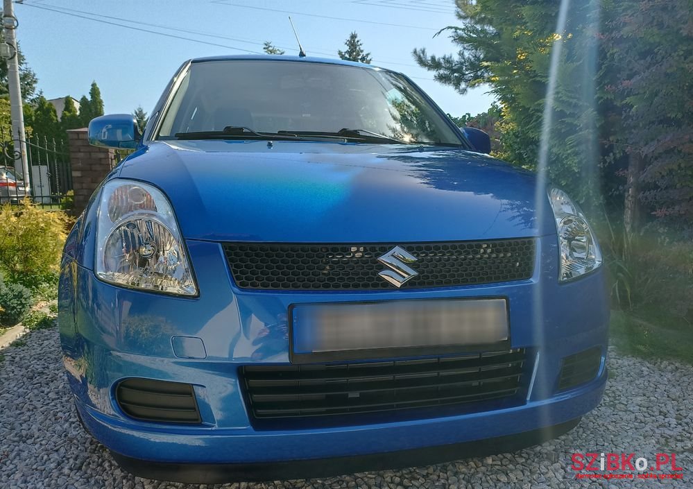 2005' Suzuki Swift photo #2