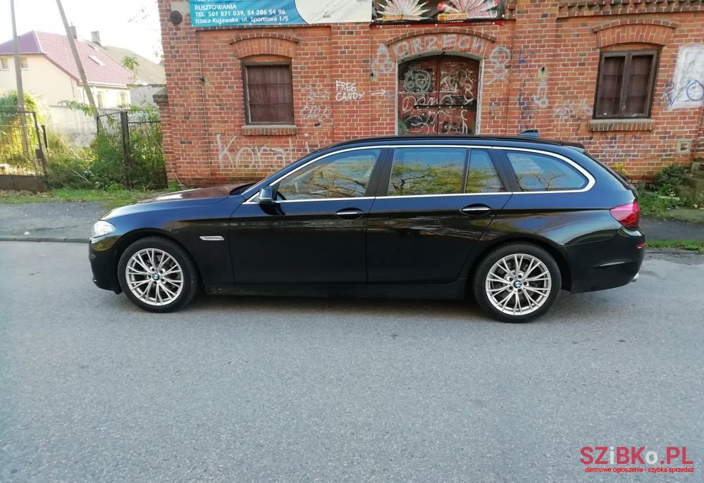 2015' BMW 5 Series 520D Touring photo #3