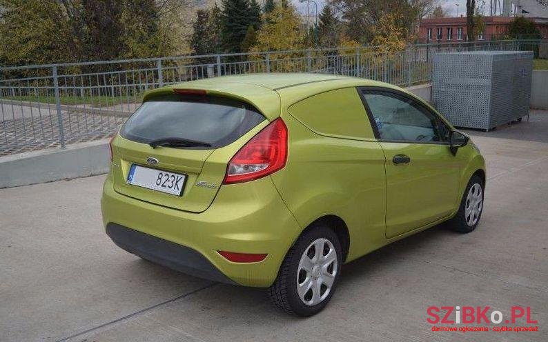 2011' Ford Fiesta photo #2