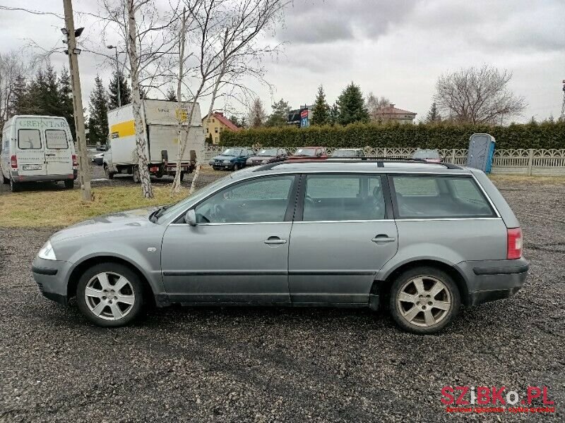 2001' Volkswagen Passat photo #6