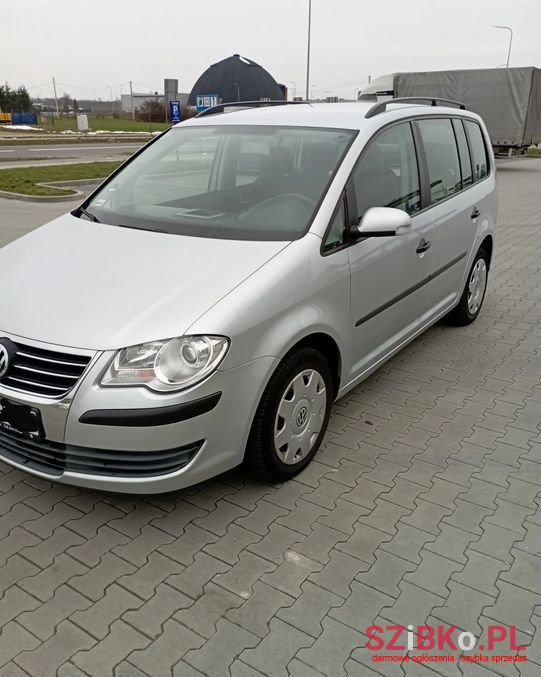 2007' Volkswagen Touran photo #6