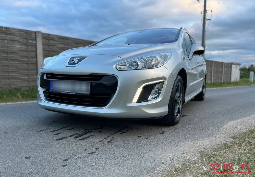 2012' Peugeot 308 photo #3