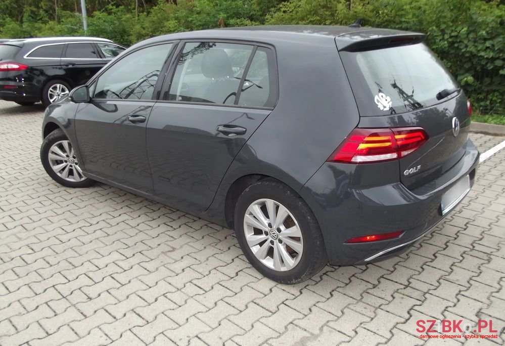 2019' Volkswagen Golf photo #3