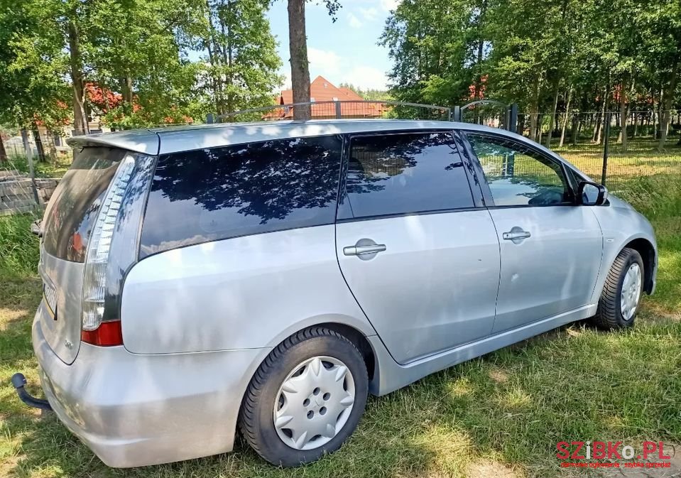 2006' Mitsubishi Grandis photo #3
