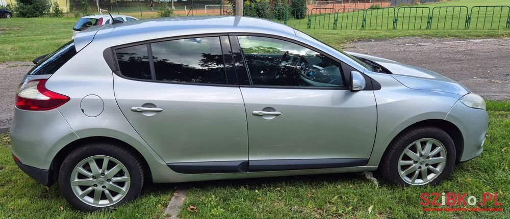 2010' Renault Megane photo #2