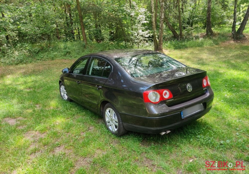 2007' Volkswagen Passat photo #3
