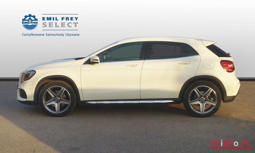 2017' Mercedes-Benz GLA photo #2