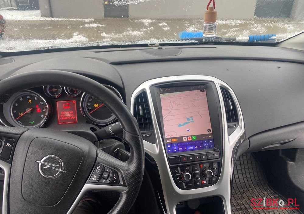 2012' Opel Astra photo #6