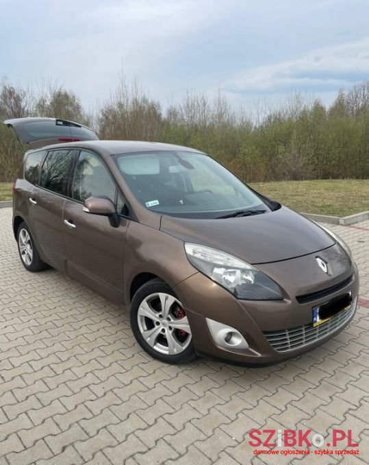 2009' Renault Grand Scenic photo #1