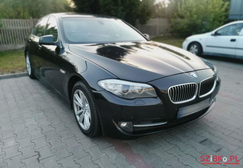2011' BMW 5 Series photo #5