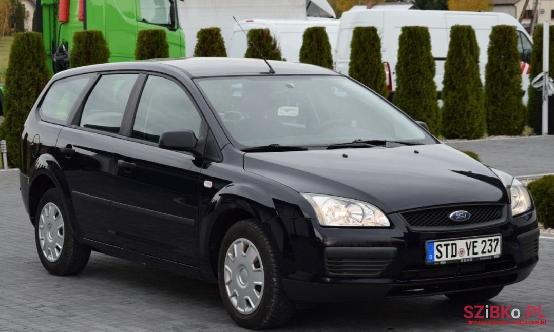 2005' Ford Focus photo #2