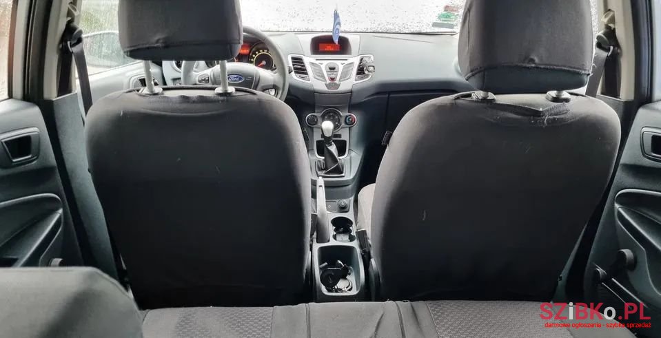 2010' Ford Fiesta photo #6