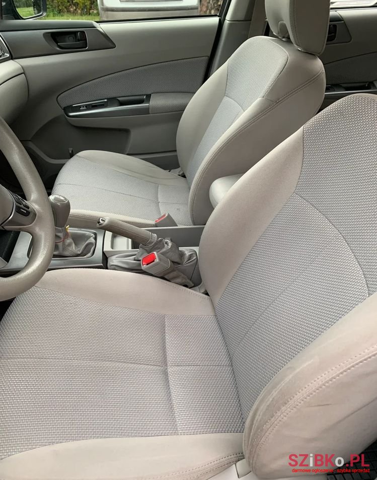 2010' Subaru Forester 2.5 X photo #2