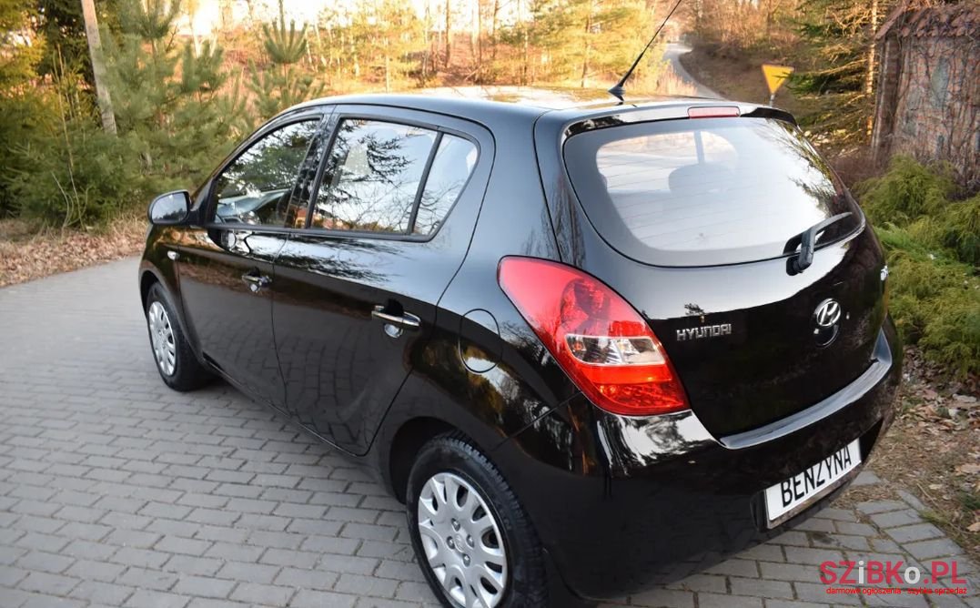 2009' Hyundai i20 photo #3