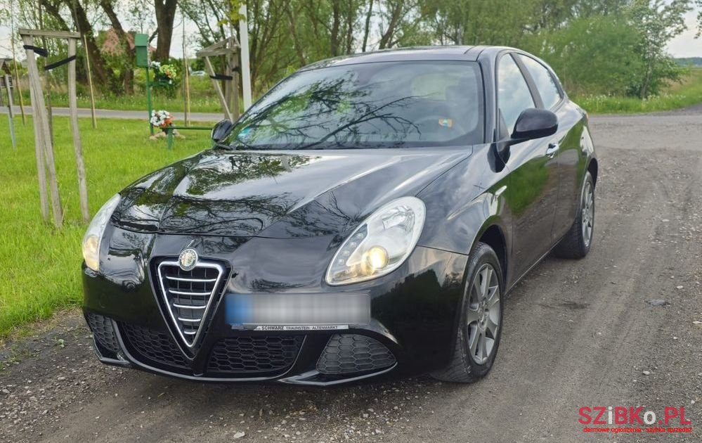 2011' Alfa Romeo Giulietta photo #1