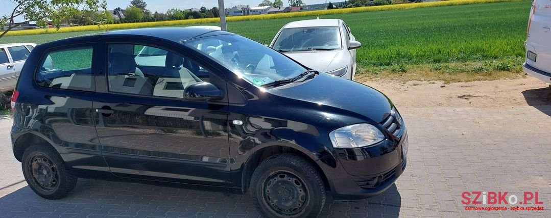 2005' Volkswagen Fox photo #2