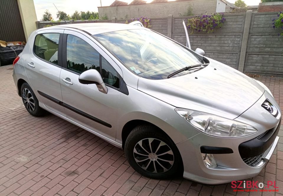 2011' Peugeot 308 photo #1