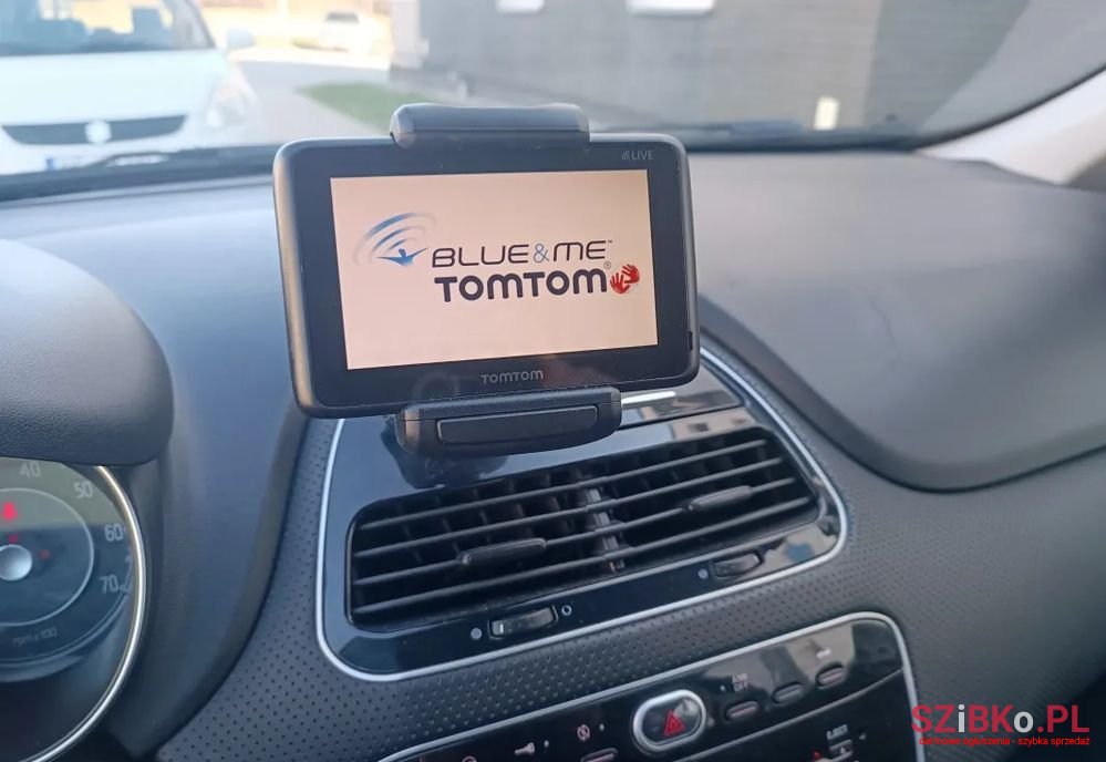 2012' Fiat Punto Evo photo #6