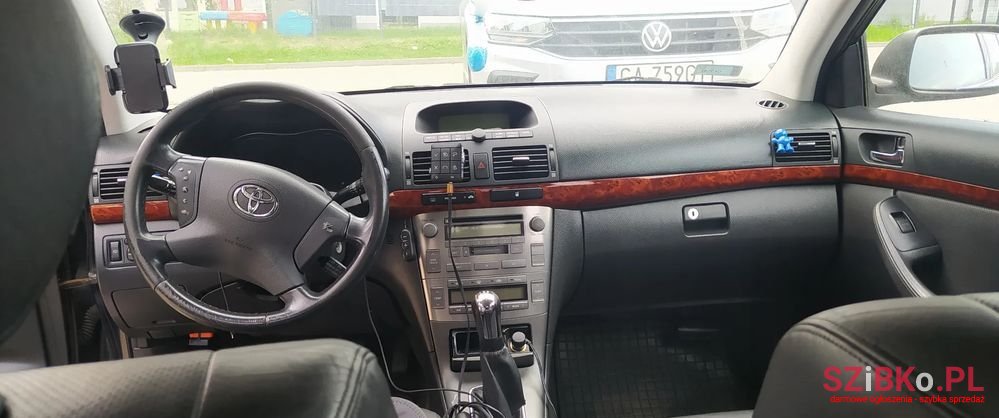 2003' Toyota Avensis photo #4