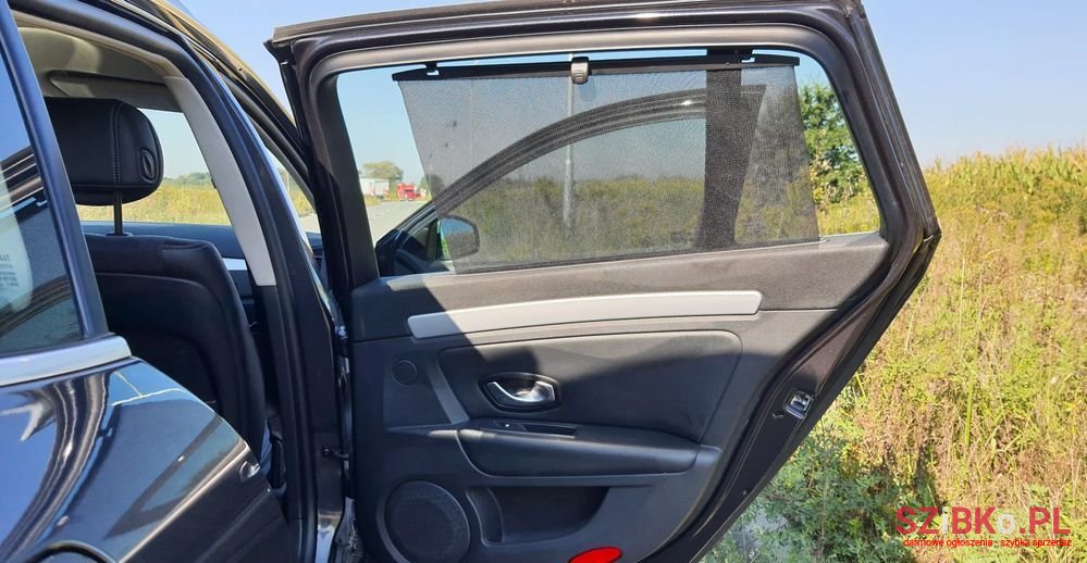 2008' Renault Laguna photo #5