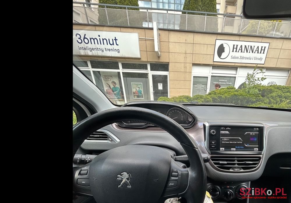 2014' Peugeot 2008 photo #6