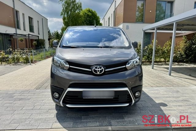 2022' Toyota ProAce Verso photo #2