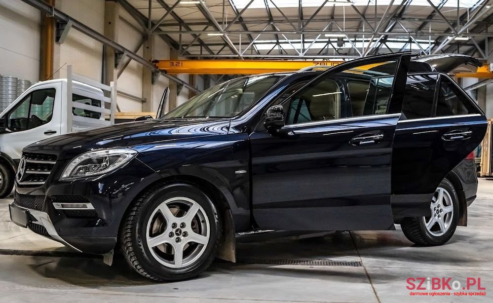 2012' Mercedes-Benz Ml photo #2