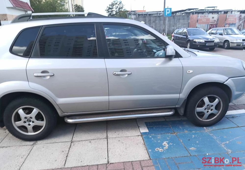 2006' Hyundai Tucson 2.0 Comfort 2Wd photo #3